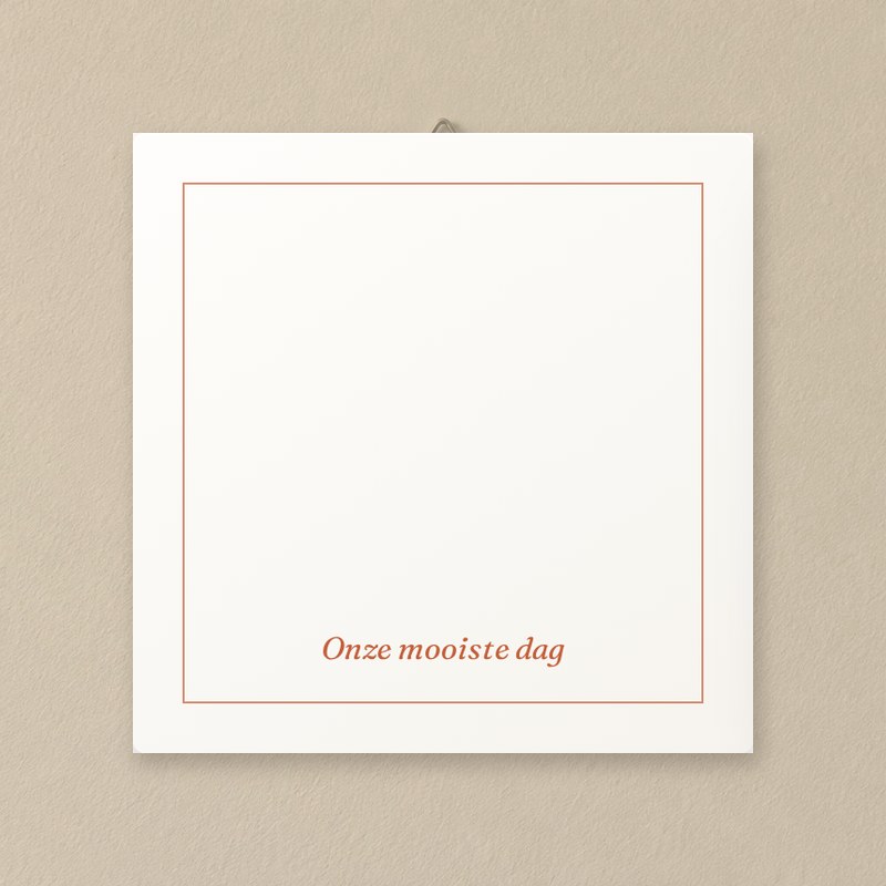 Tegeltje met eigen foto aan de muur met ophanghaakje